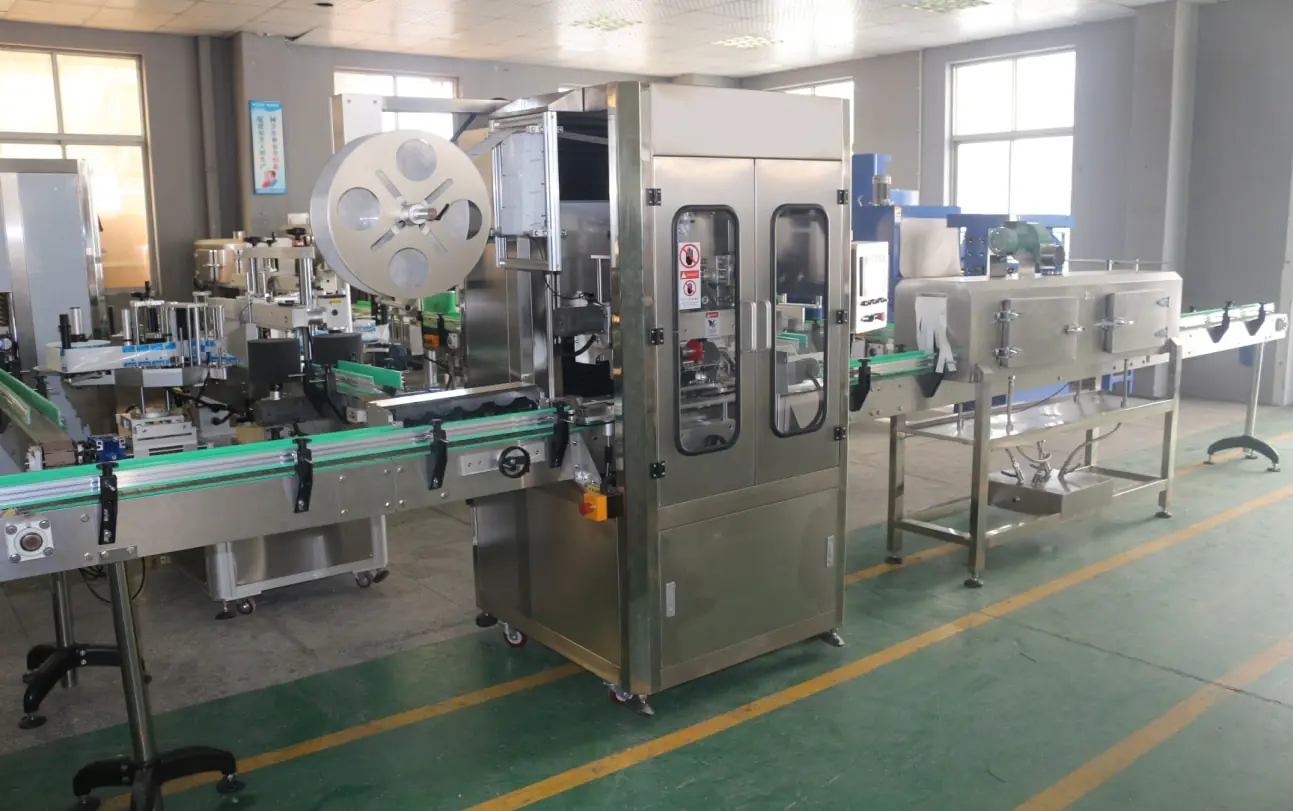 Shrink sleeve labeling machine for PET juice bottles