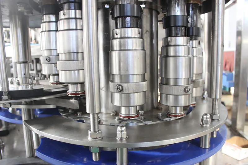 Capping turret of a carbonated drink filling machine